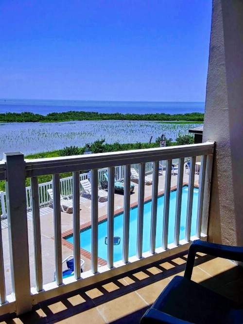Blue Bay Inn and Suites - image 9