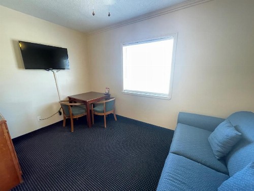 Flamingo Inn - image 8