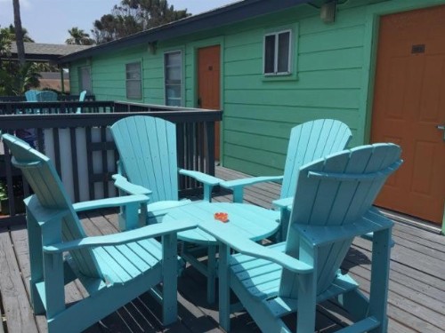 Upper Deck Hotel and Bar - Adults Only - image 2