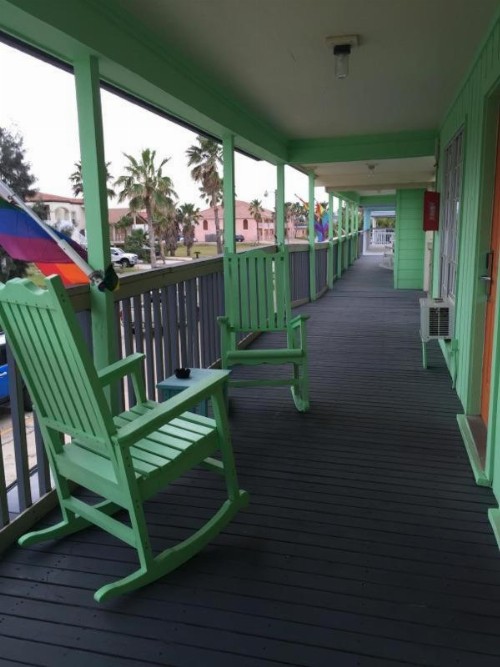 Upper Deck Hotel and Bar - Adults Only - image 7