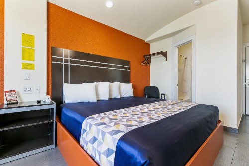 Lighthouse Inn - image 22