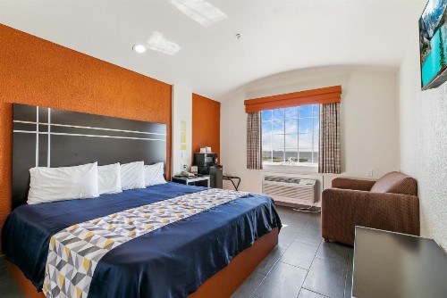 Lighthouse Inn - image 25