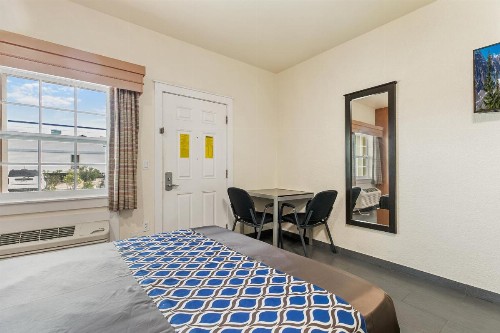 Lighthouse Inn - image 28