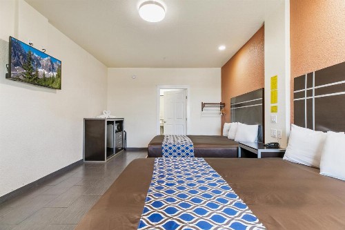 Lighthouse Inn - image 29