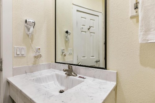 Lighthouse Inn - image 34