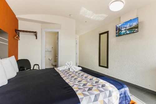 Lighthouse Inn - image 42