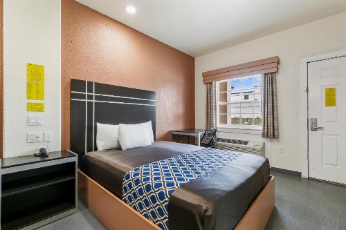 Lighthouse Inn - image 48