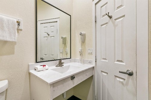 Lighthouse Inn - image 50