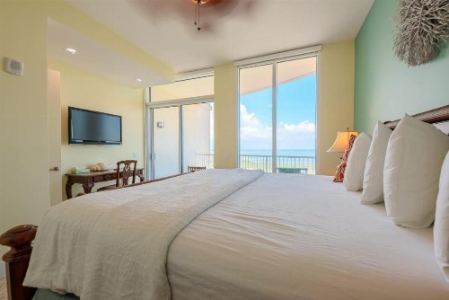 Beachfront 3 Bedroom Condo - image 38