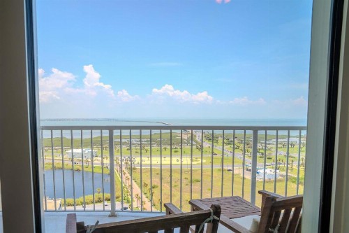 Beachfront 3 Bedroom Condo - image 9
