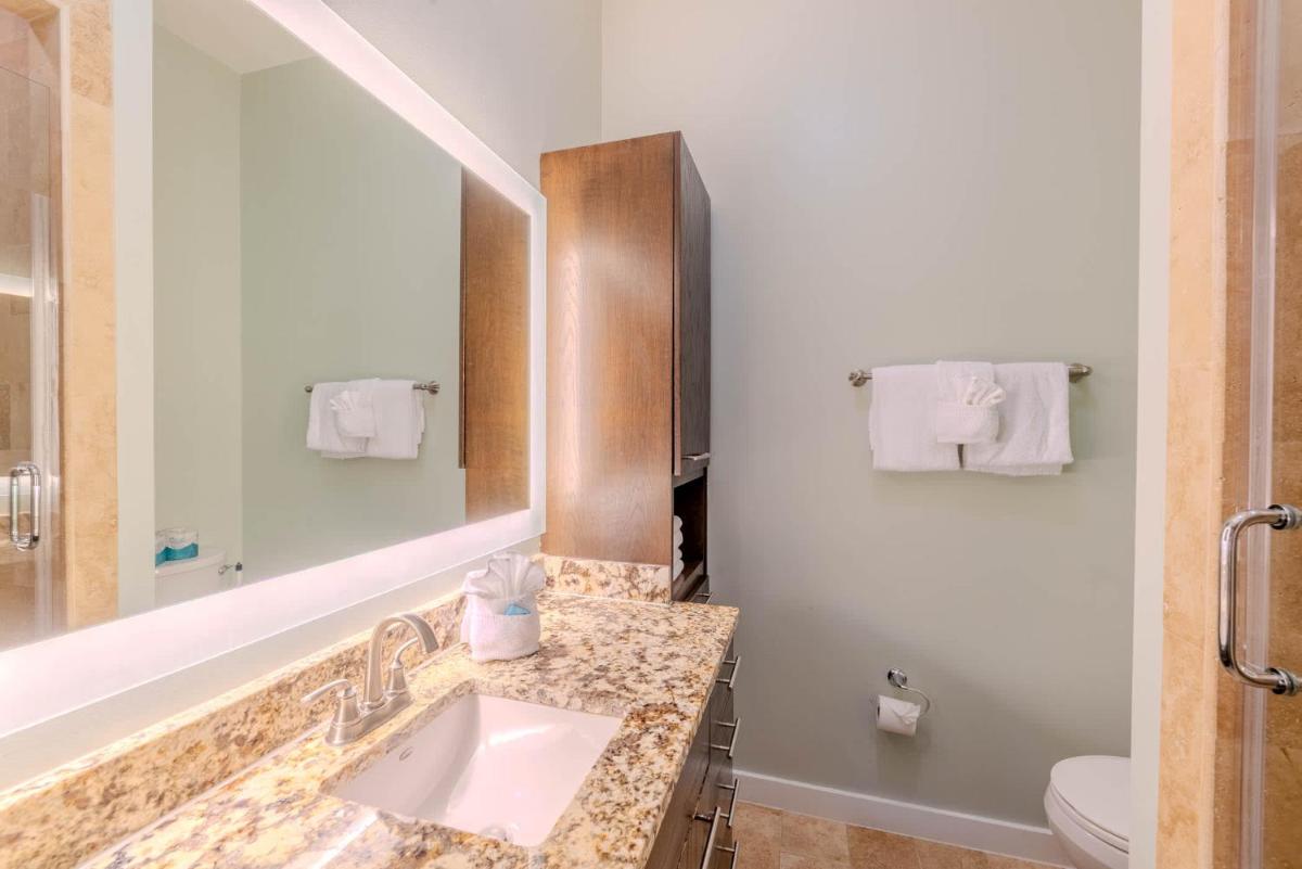 5 BEDROOM BEACHFRONT CONDO - 4th Floor - image 7