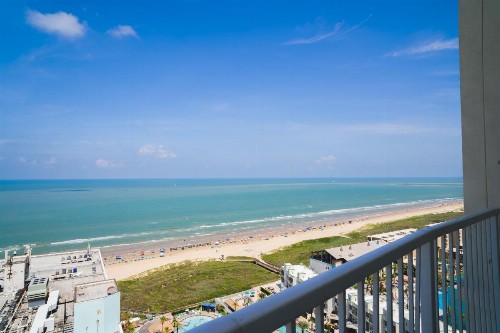 Beachfront 3 Bedroom Condo - image 11