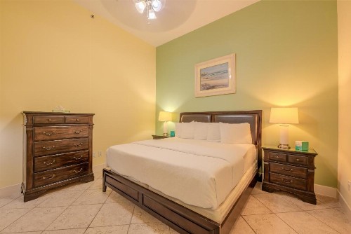 Beachfront 3 Bedroom Condo - image 15