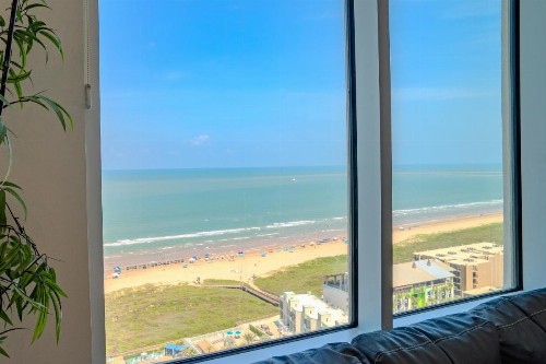 Beachfront 3 Bedroom Condo - image 17