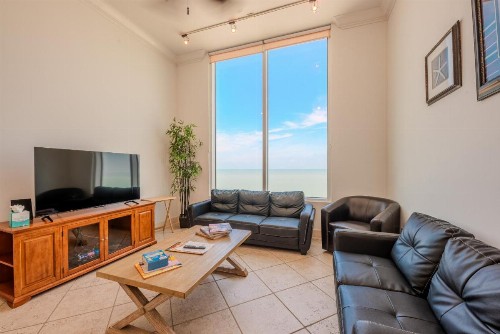 Beachfront 3 Bedroom Condo - image 30