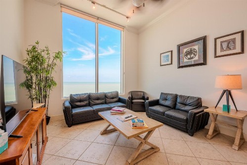 Beachfront 3 Bedroom Condo - image 35