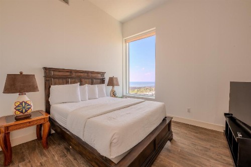 Beachfront 3 Bedroom Condo - image 45