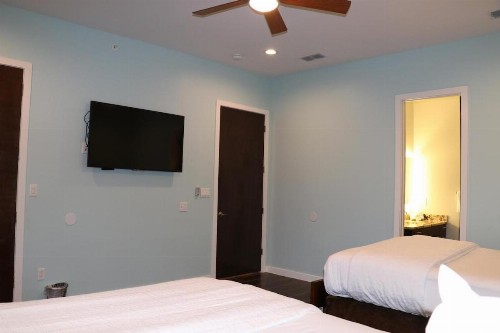 Beachfront 3 Bedroom Condo - image 13