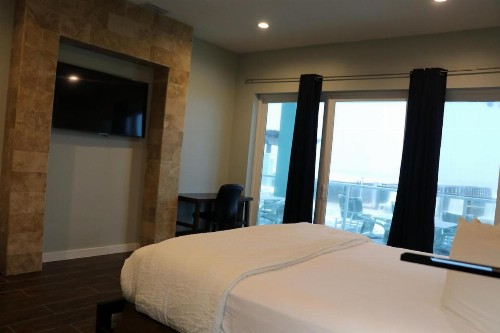 Beachfront 3 Bedroom Condo - image 3