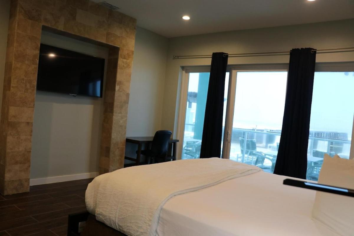 Beachfront 3 Bedroom Condo - image 3