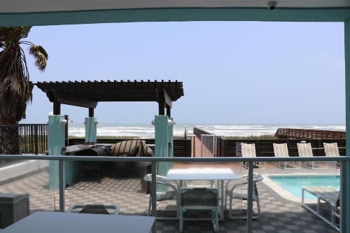 Beachfront 3 Bedroom Condo - image 5