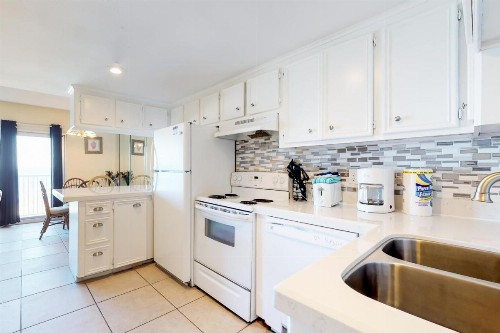 Aquarius Condos - image 6