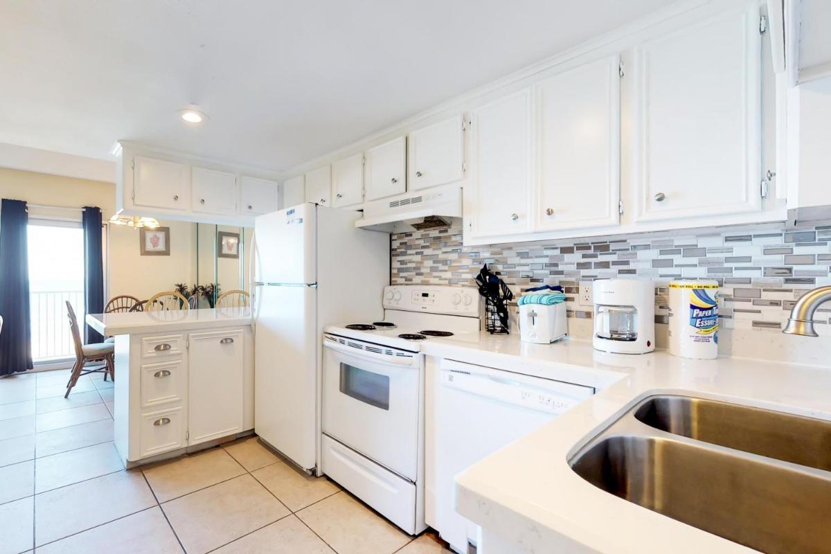 Aquarius Condos - image 6