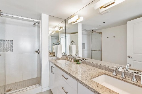 Breathtaking bayview condo 3BR beachfront resort. Solare Tower 806 - image 9