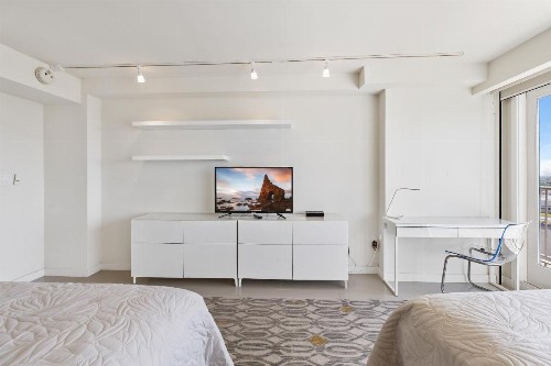 Breathtaking bayview condo 3BR beachfront resort. Solare Tower 806 - image 10