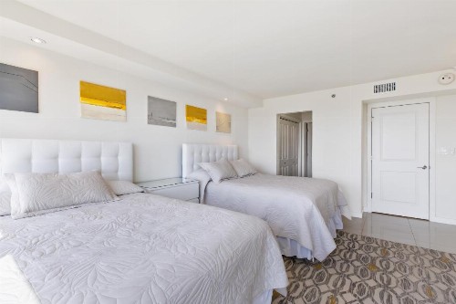 Breathtaking bayview condo 3BR beachfront resort. Solare Tower 806 - image 11