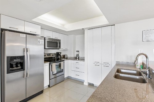 Breathtaking bayview condo 3BR beachfront resort. Solare Tower 806 - image 4