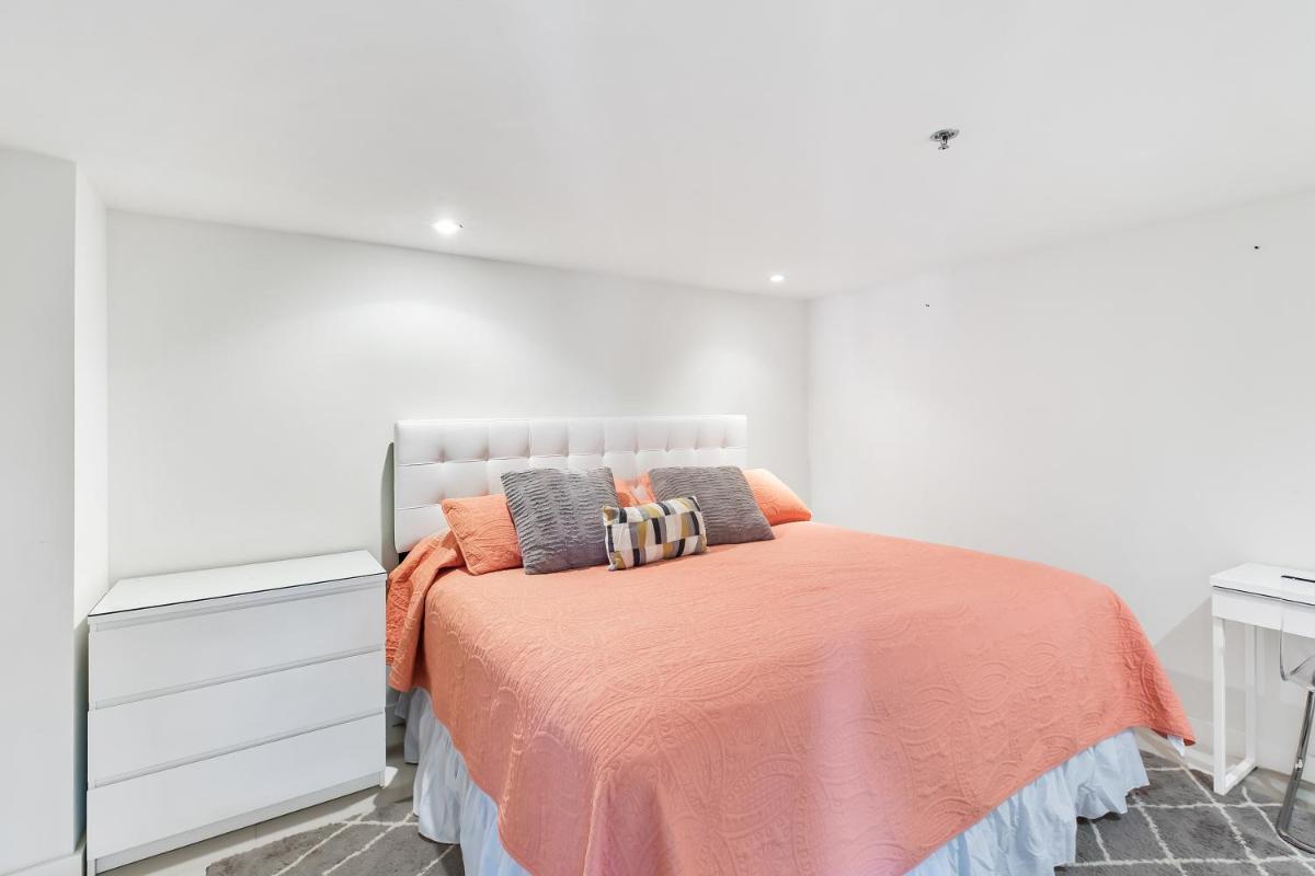 Breathtaking bayview condo 3BR beachfront resort. Solare Tower 806 - image 7