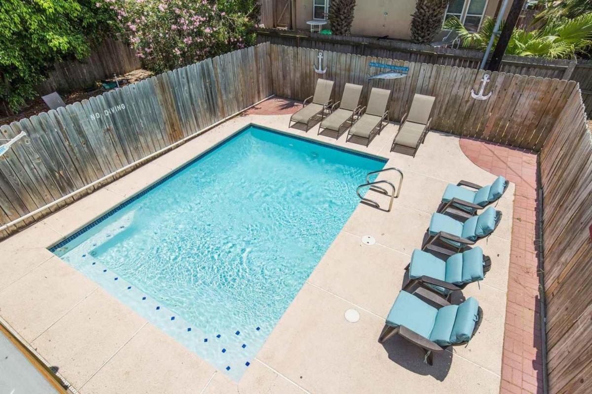 Treasure Island Townhouse by Padre Island Rentals - image 6