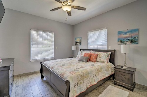 Island Retreat with Shared Pool - Walk to Beach - image 11