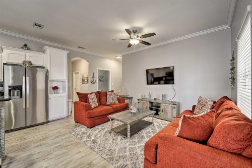 Island Retreat with Shared Pool - Walk to Beach - image 7