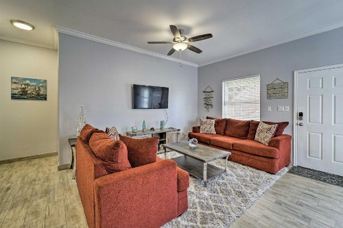 Island Retreat with Shared Pool - Walk to Beach - image 8
