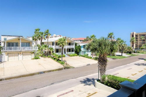 Carolyn Drive by Padre Getaways - image 7