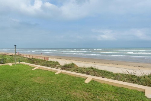 Tiki 230- Beach Please - image 11