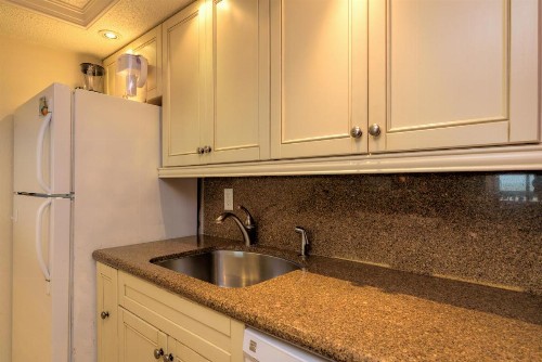 Tiki 230- Beach Please - image 15
