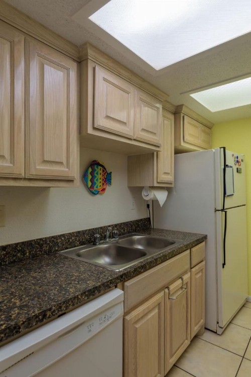 Tiki 215 - image 17