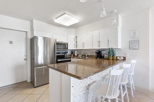 Hear the waves! 3 beachfront balconies Beautiful and fully equipped condo - image 6