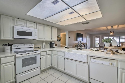 Cozy South Padre Island Condo with Beach Views! - image 8