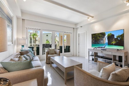 NEW LSITING! Perfect big family getaway! Spectacular large balcony overlooking the pool Beachfront resort - image 10