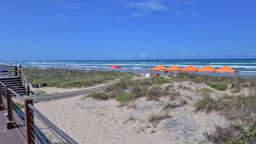 NEW LSITING! Perfect big family getaway! Spectacular large balcony overlooking the pool Beachfront resort - image 3