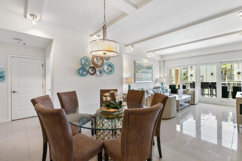 NEW LSITING! Perfect big family getaway! Spectacular large balcony overlooking the pool Beachfront resort - image 4