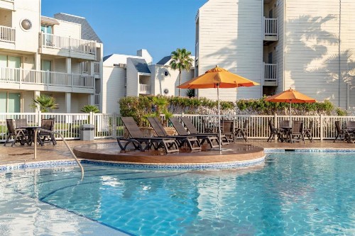 NEW LSITING! Perfect big family getaway! Spectacular large balcony overlooking the pool Beachfront resort - image 5