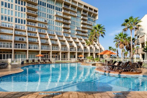 NEW LSITING! Perfect big family getaway! Spectacular large balcony overlooking the pool Beachfront resort - image 8