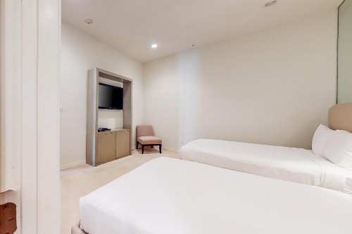 Las Olas Condominiums #103 - image 14