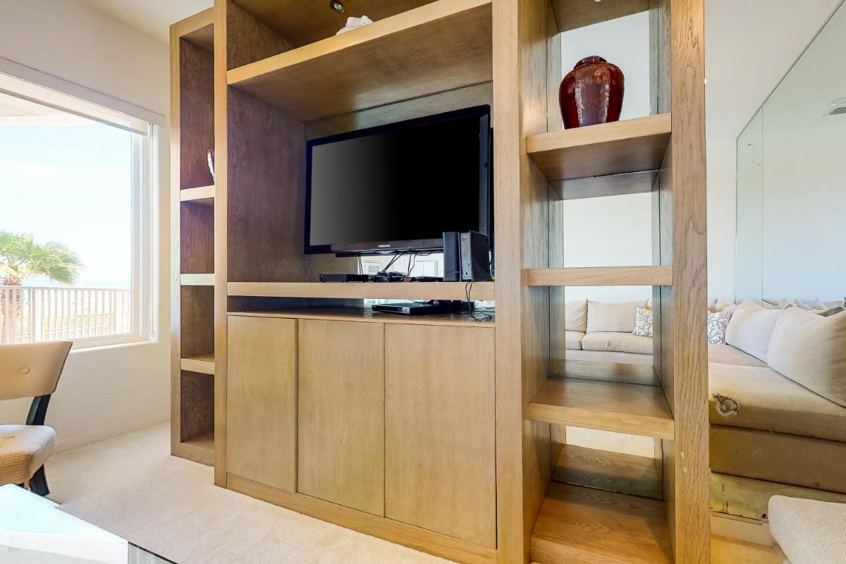 Las Olas Condominiums #103 - image 2