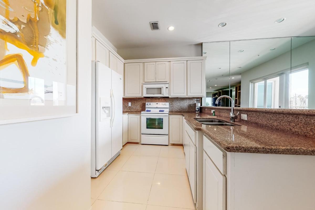 Las Olas Condominiums #103 - image 7